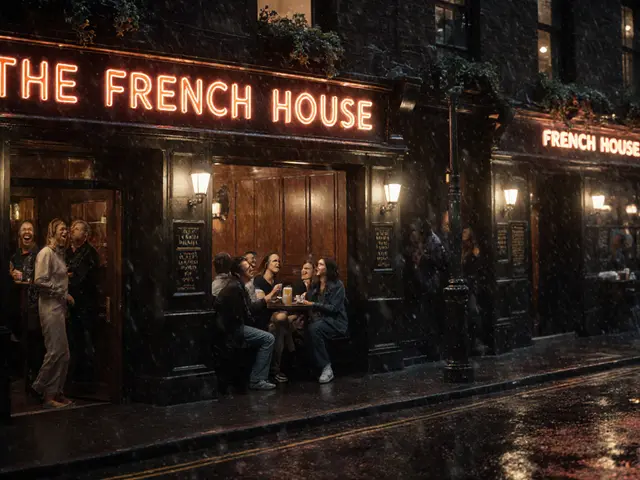 The Ultimate Bar Crawl: Exploring London's Nightlife One Drink at a Time