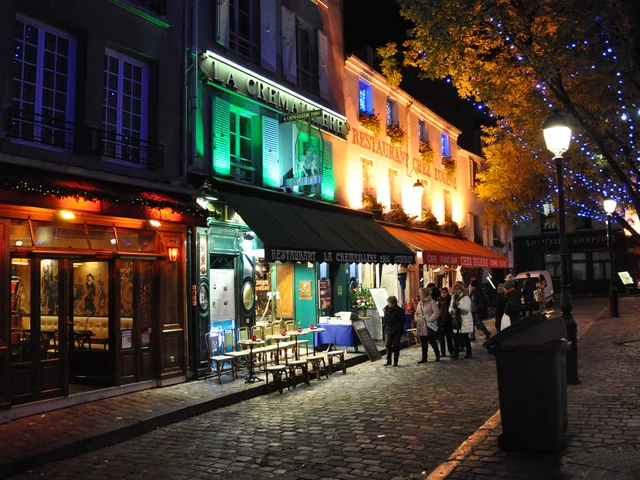 A Guide to Paris Nightlife for Solo Travelers