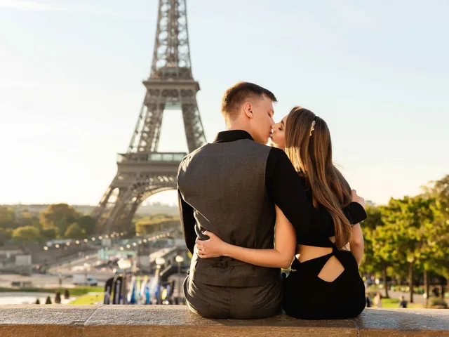 The Perfect Parisian Date Night: How to Plan an Unforgettable Evening with an Escort in Paris