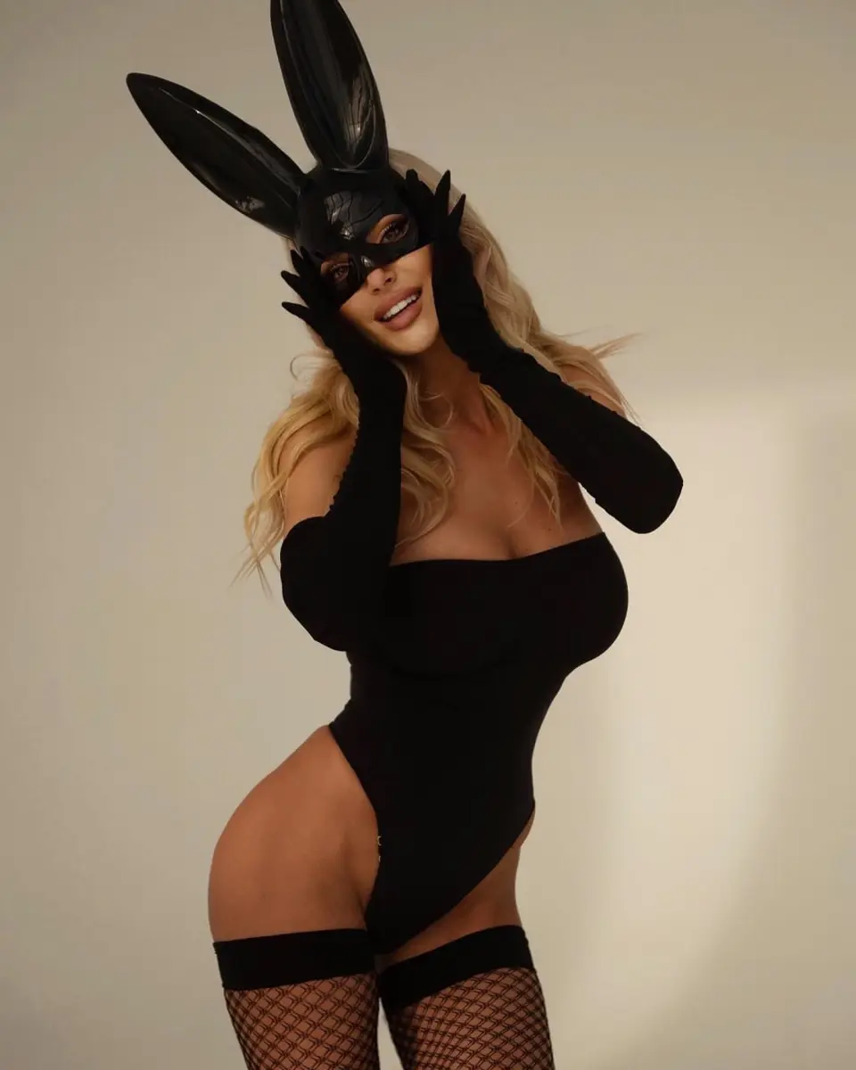 Luna escort in Dubai