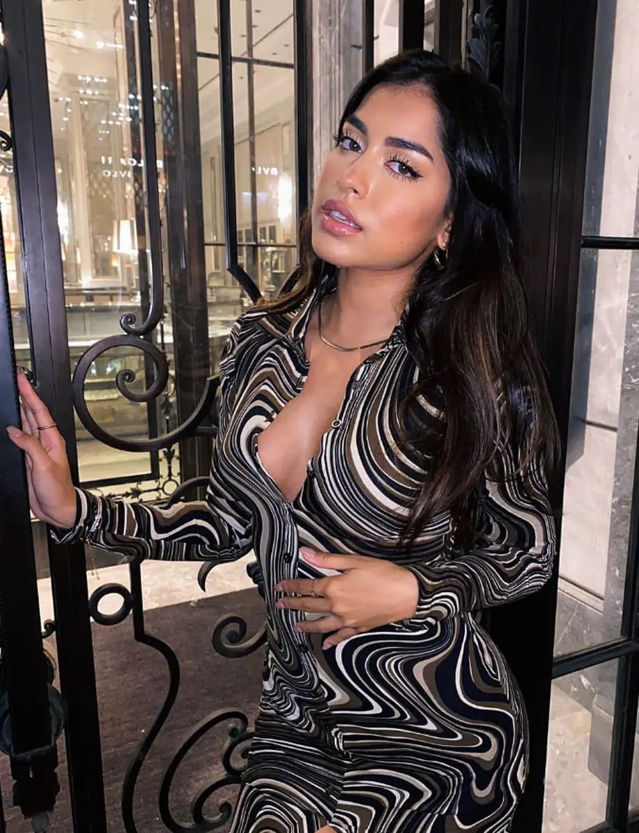 Rose escort in Dubai