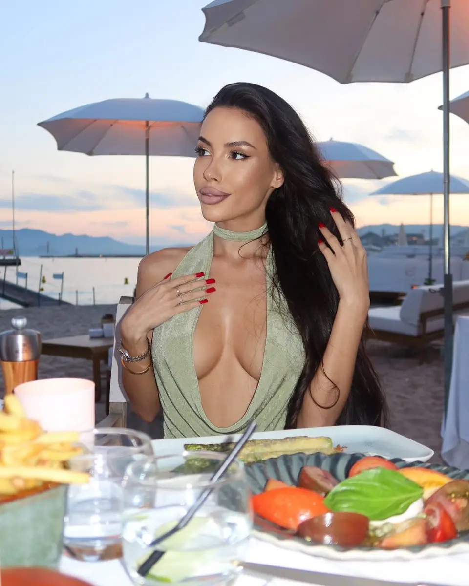 Safimy escort in Dubai