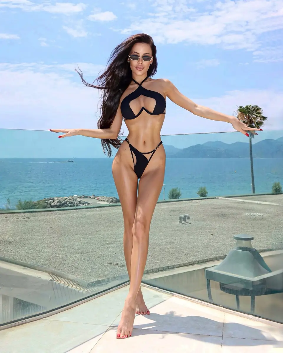 Safimy escort in Dubai