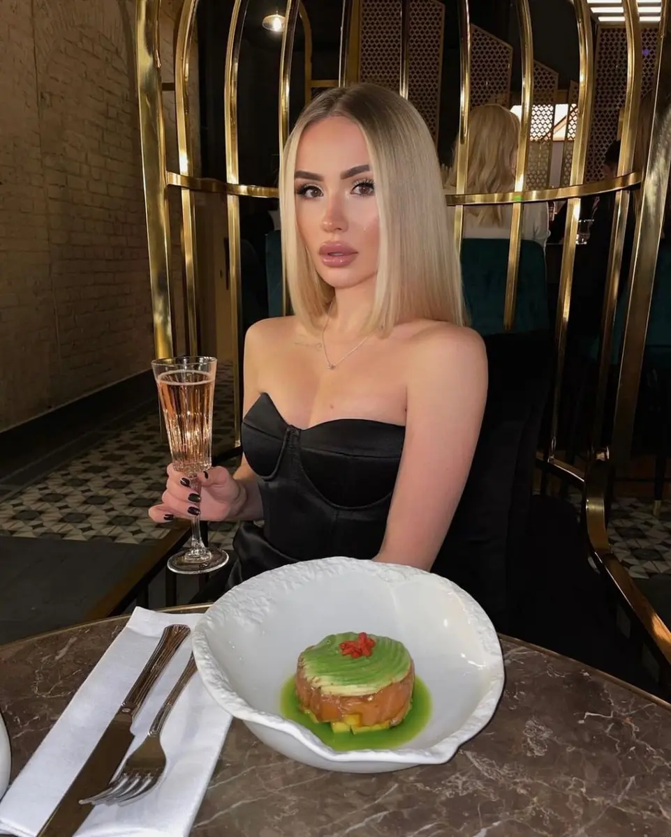 Sandra escort in Dubai