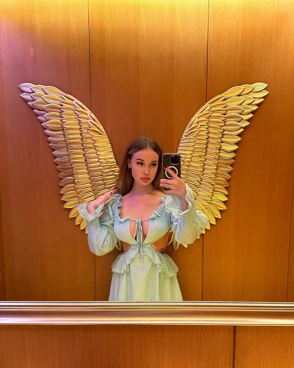 Sophia escort in Dubai