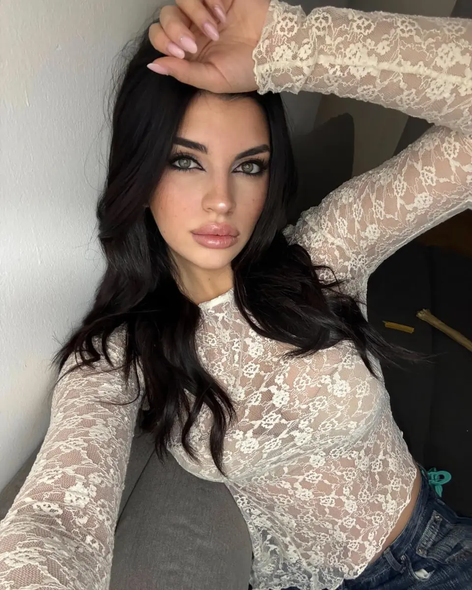 Victoria escort in Dubai