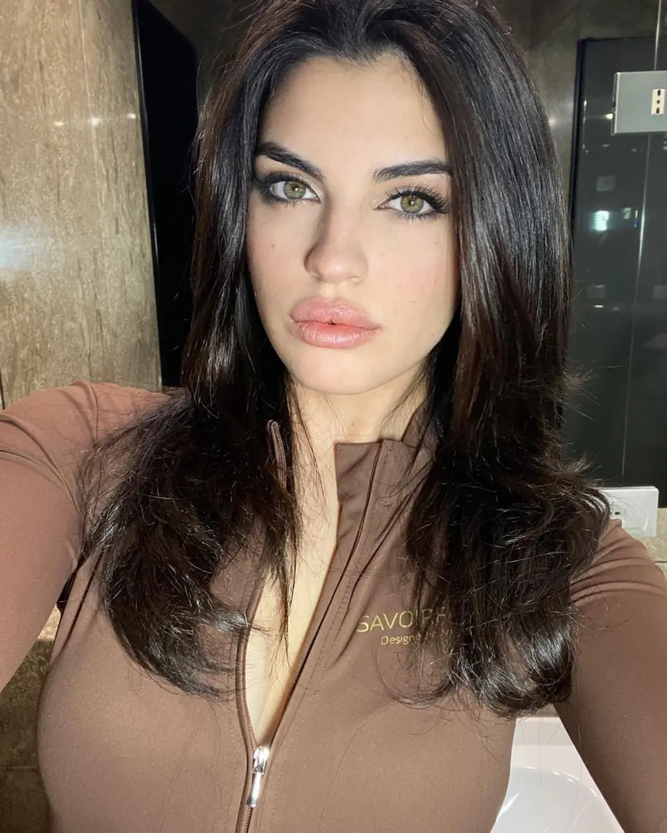 Victoria escort in Dubai